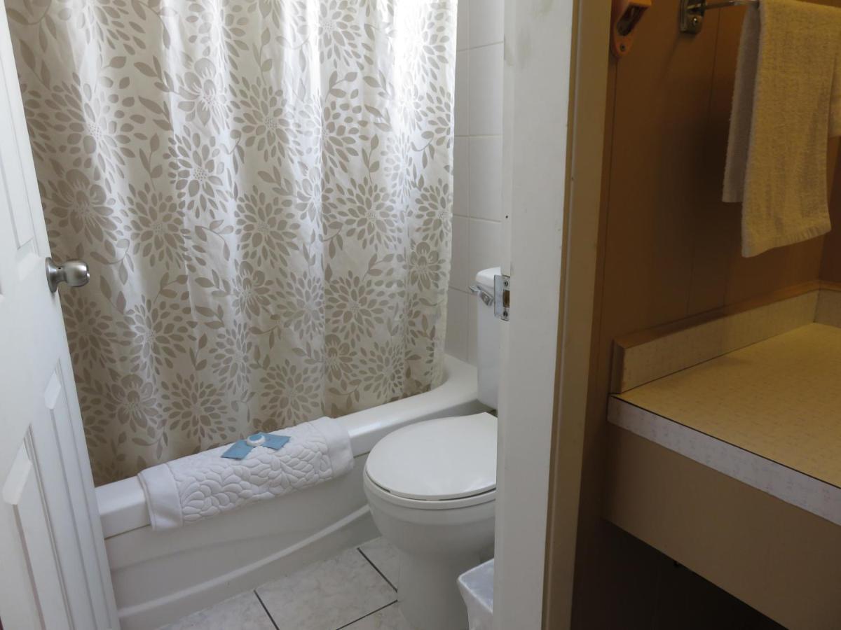 Flamingo Motel Penticton Kültér fotó