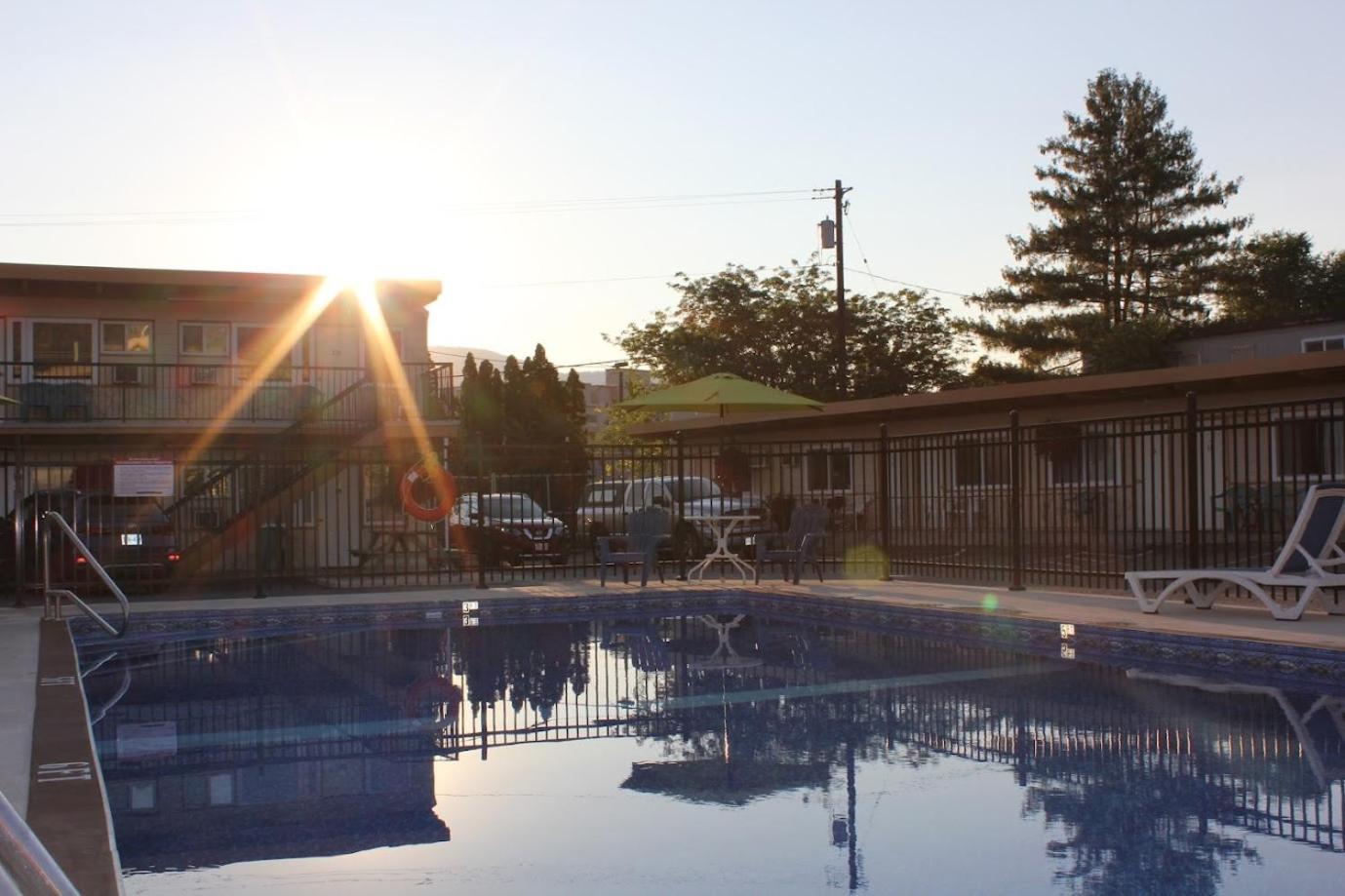 Flamingo Motel Penticton Kültér fotó